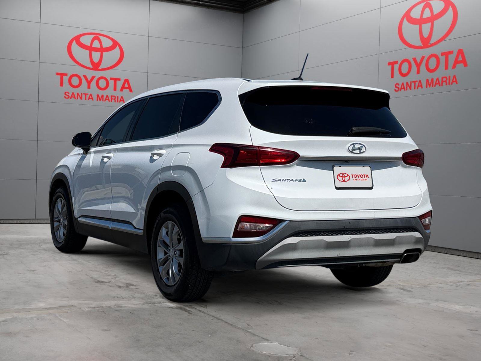 Used 2019 Hyundai Santa Fe SE image 2