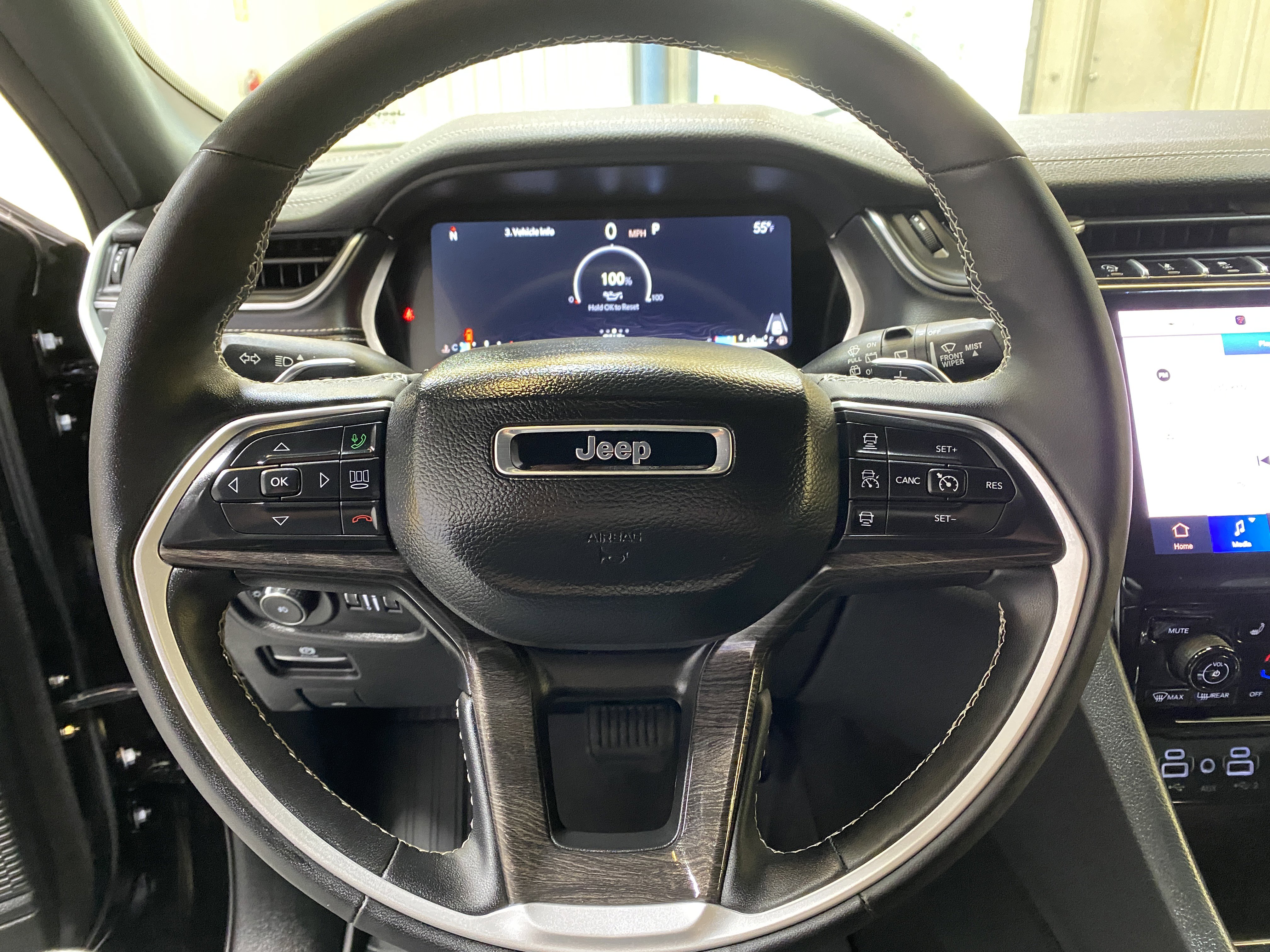 Used 2025 Jeep Grand Cherokee L Limited w/ Black Appearance Package image 34