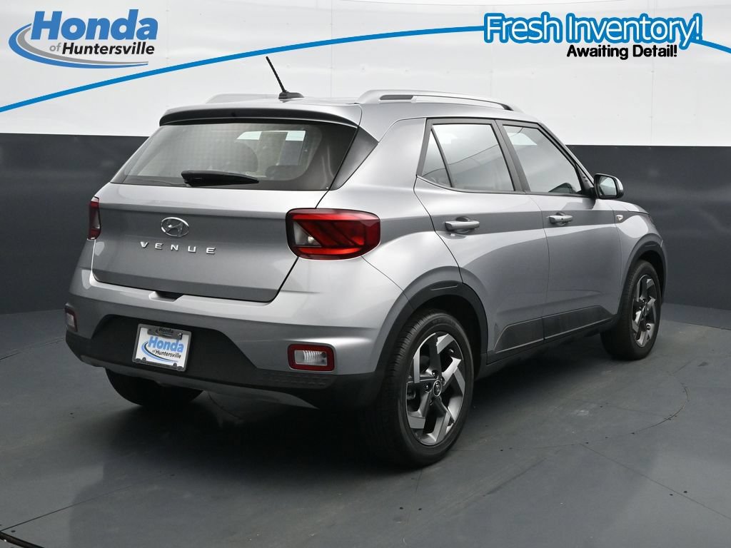 Used 2025 Hyundai Venue SEL FWD image 10