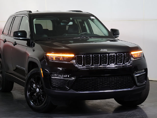 Used 2024 Jeep Grand Cherokee Limited AWD/4WD image 6