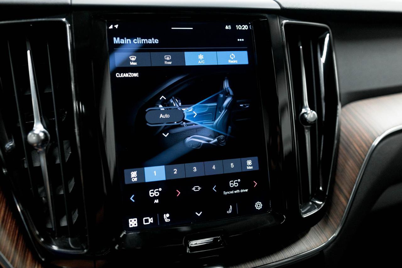 Used 2022 Volvo XC60 B5 Momentum w/ Climate Package FWD image 42