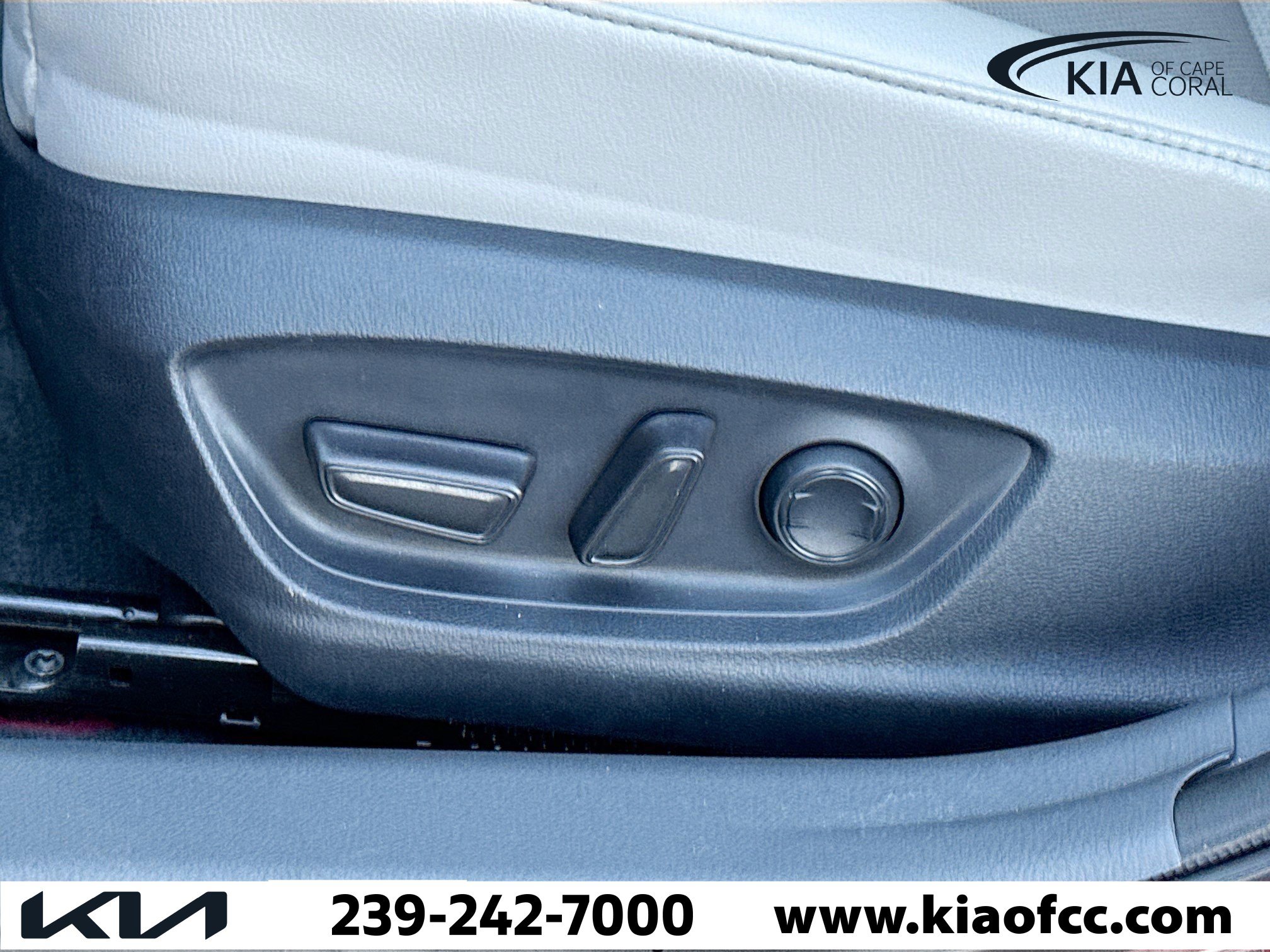 Used 2023 Toyota Camry XLE w/ Navigation Package FWD image 22