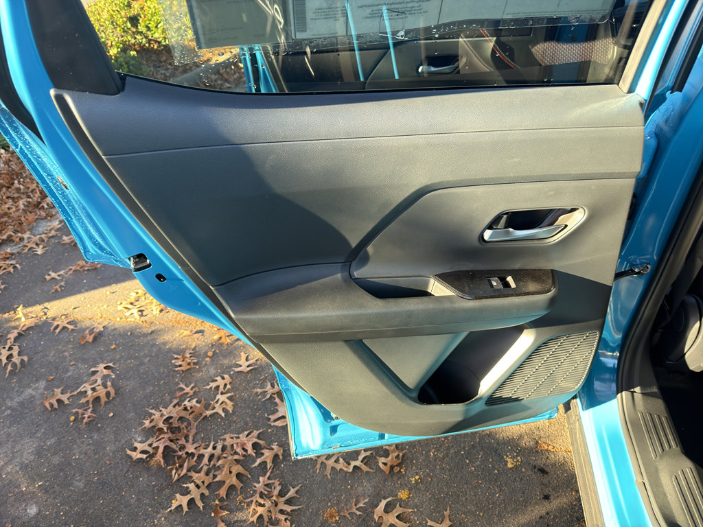 New 2026 Nissan Kicks SR w/ Cold Weather Package image 31