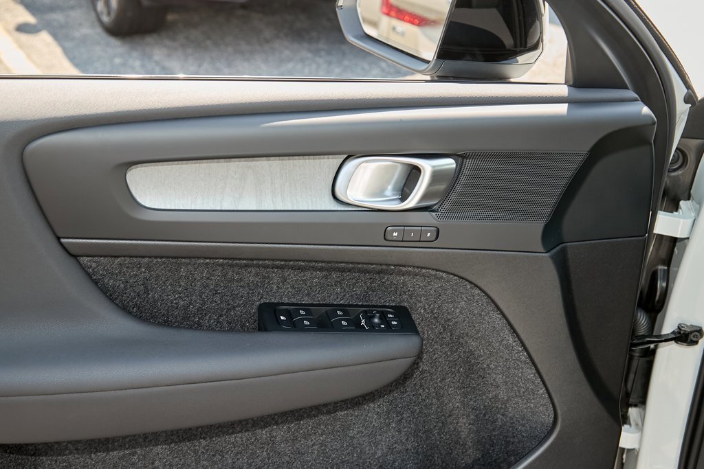 New 2026 Volvo XC40 B5 Core image 9