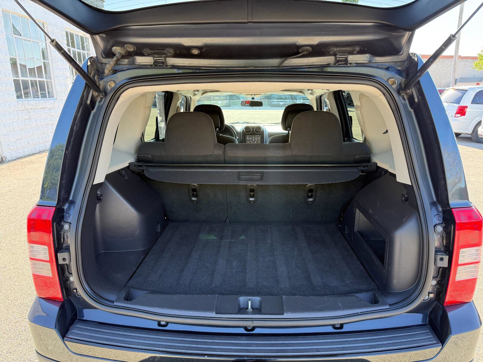 Used 2014 Jeep Patriot Sport FWD image 14