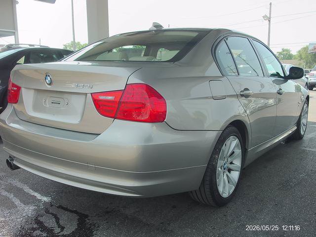 Used 2011 BMW 328i xDrive Sedan AWD/4WD image 3