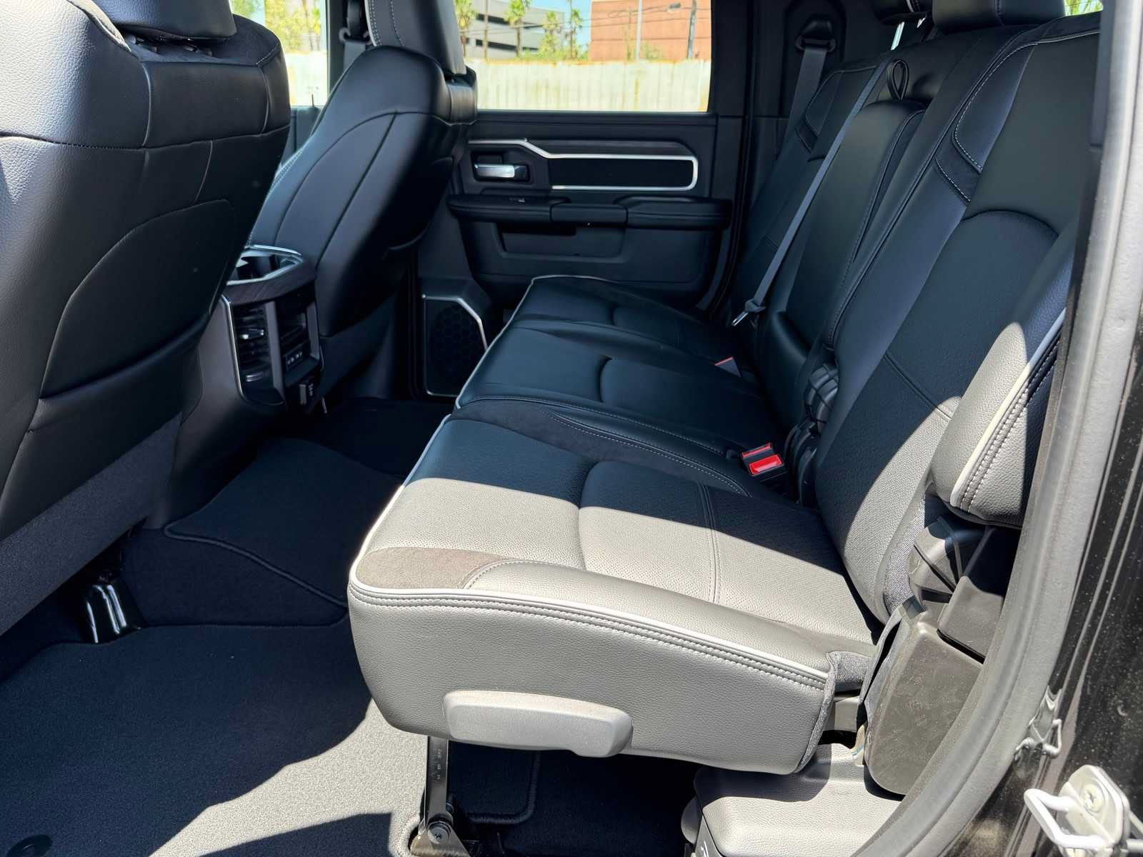 New 2026 RAM 2500 Laramie AWD/4WD image 24