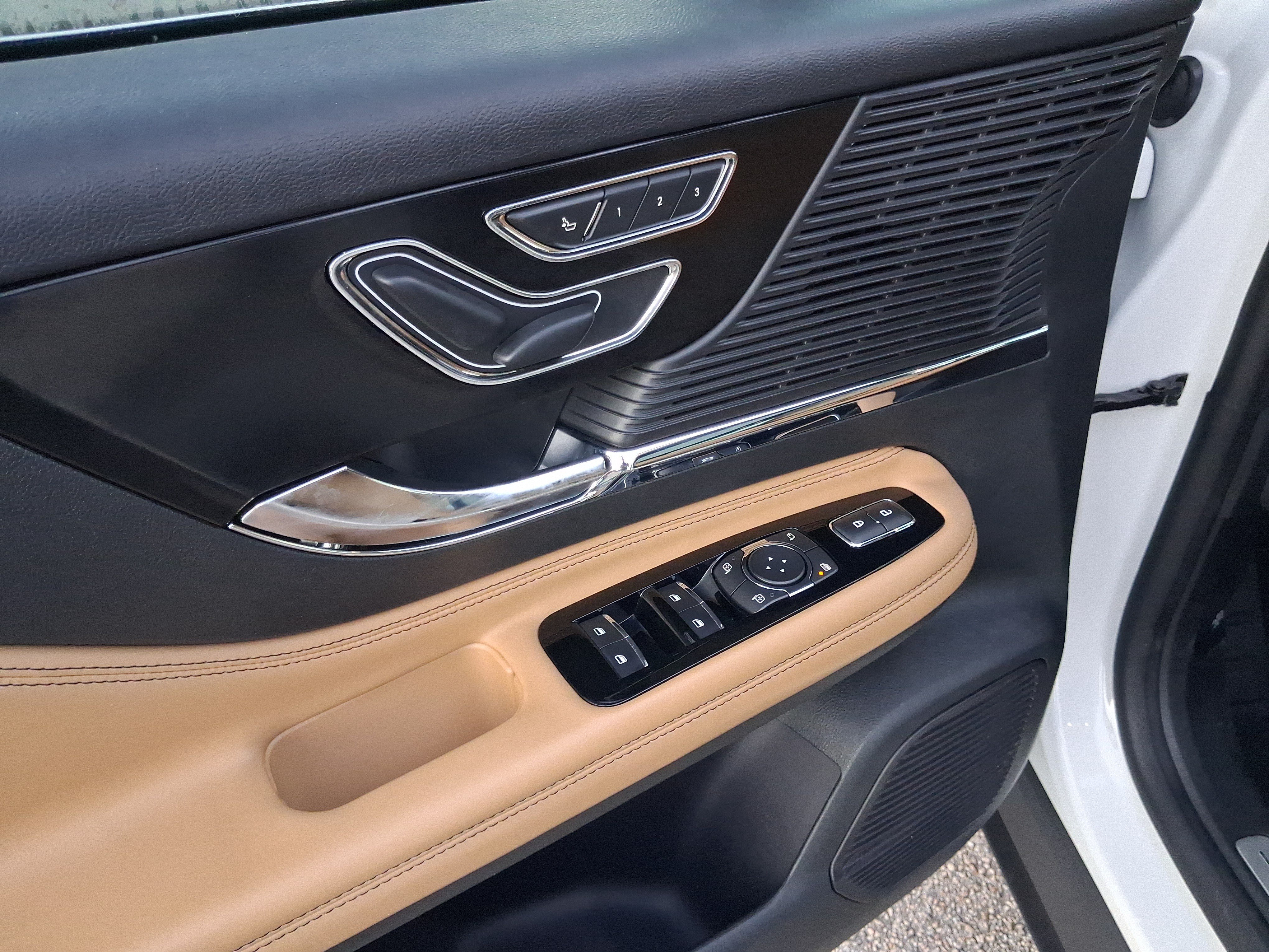 Certified 2022 Lincoln Corsair Reserve w/ Elements Package FWD image 15