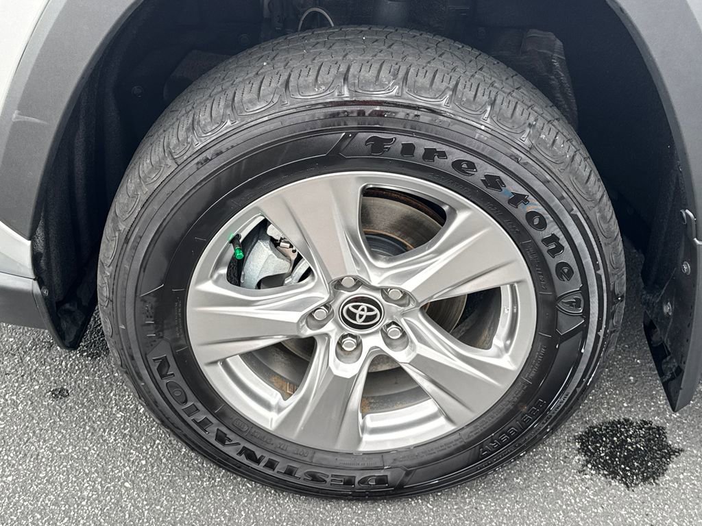 Used 2024 Toyota RAV4 XLE AWD/4WD image 11
