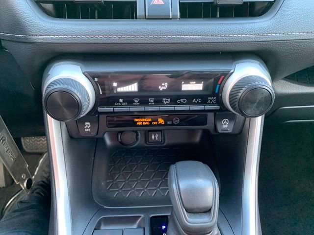 Used 2019 Toyota RAV4 LE w/ Carpet Mat Package image 24