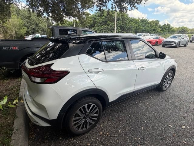 Used 2024 Nissan Kicks SV FWD image 3