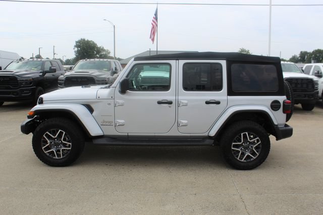 Used 2024 Jeep Wrangler Unlimited Sahara w/ Technology Group AWD/4WD image 2