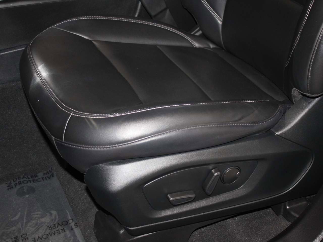 Used 2022 Ford Explorer XLT w/ Equipment Group 202A image 14