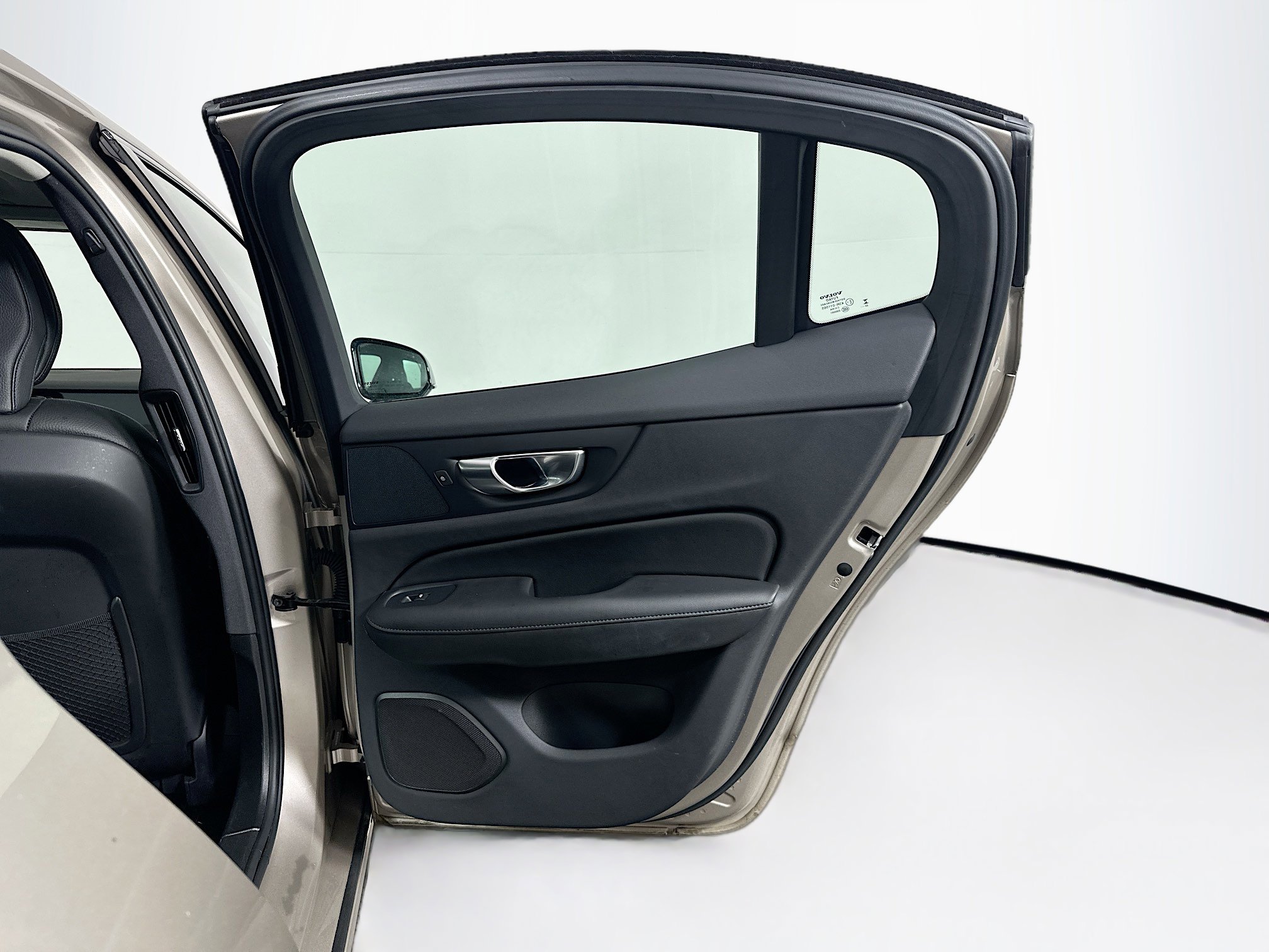 Used 2024 Volvo S60 B5 Plus image 30