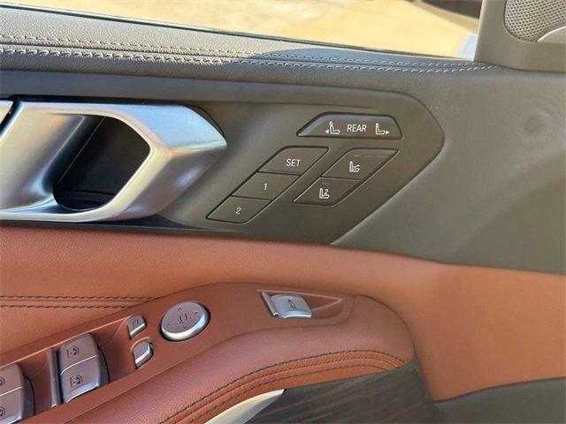 Used 2024 BMW X7 xDrive40i w/ Executive Package image 18