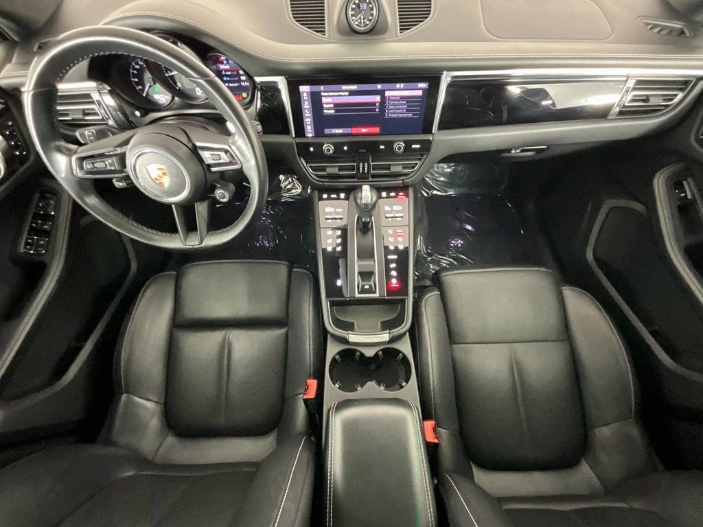 Used 2023 Porsche Macan Turbo image 14