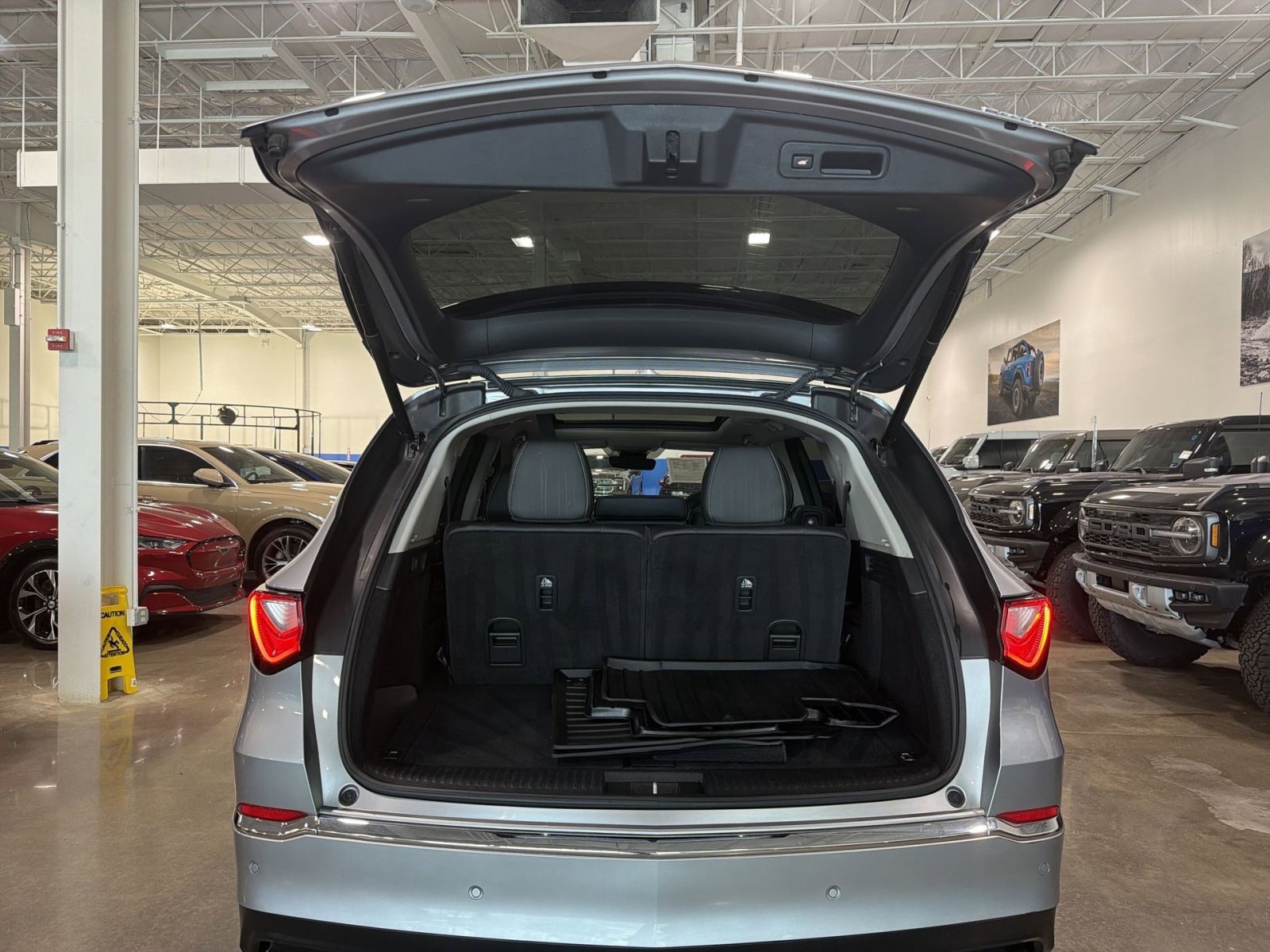 Used 2023 Acura MDX SH-AWD w/ Technology Package image 31