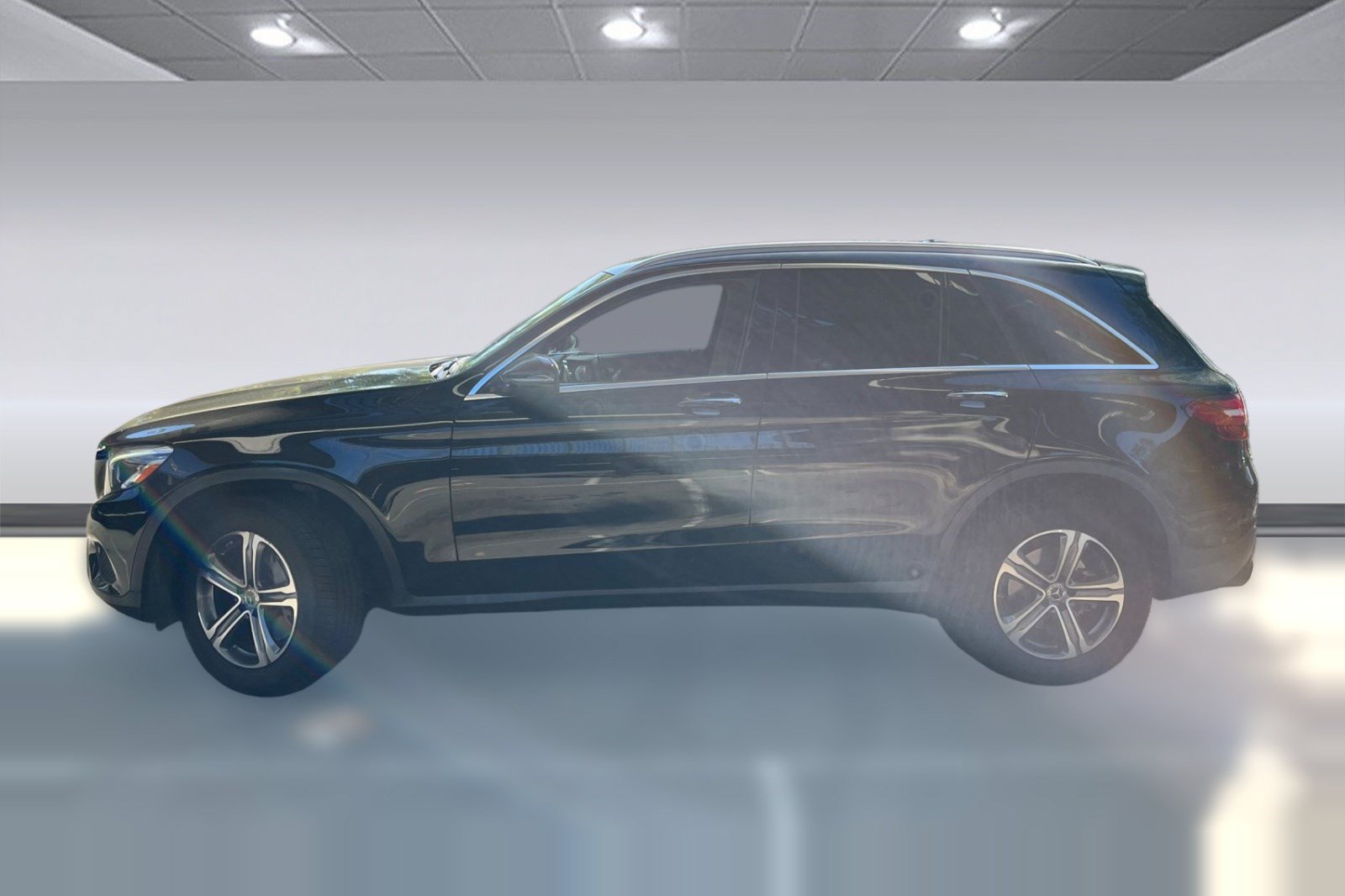 Used 2018 Mercedes-Benz GLC 300 4MATIC image 2