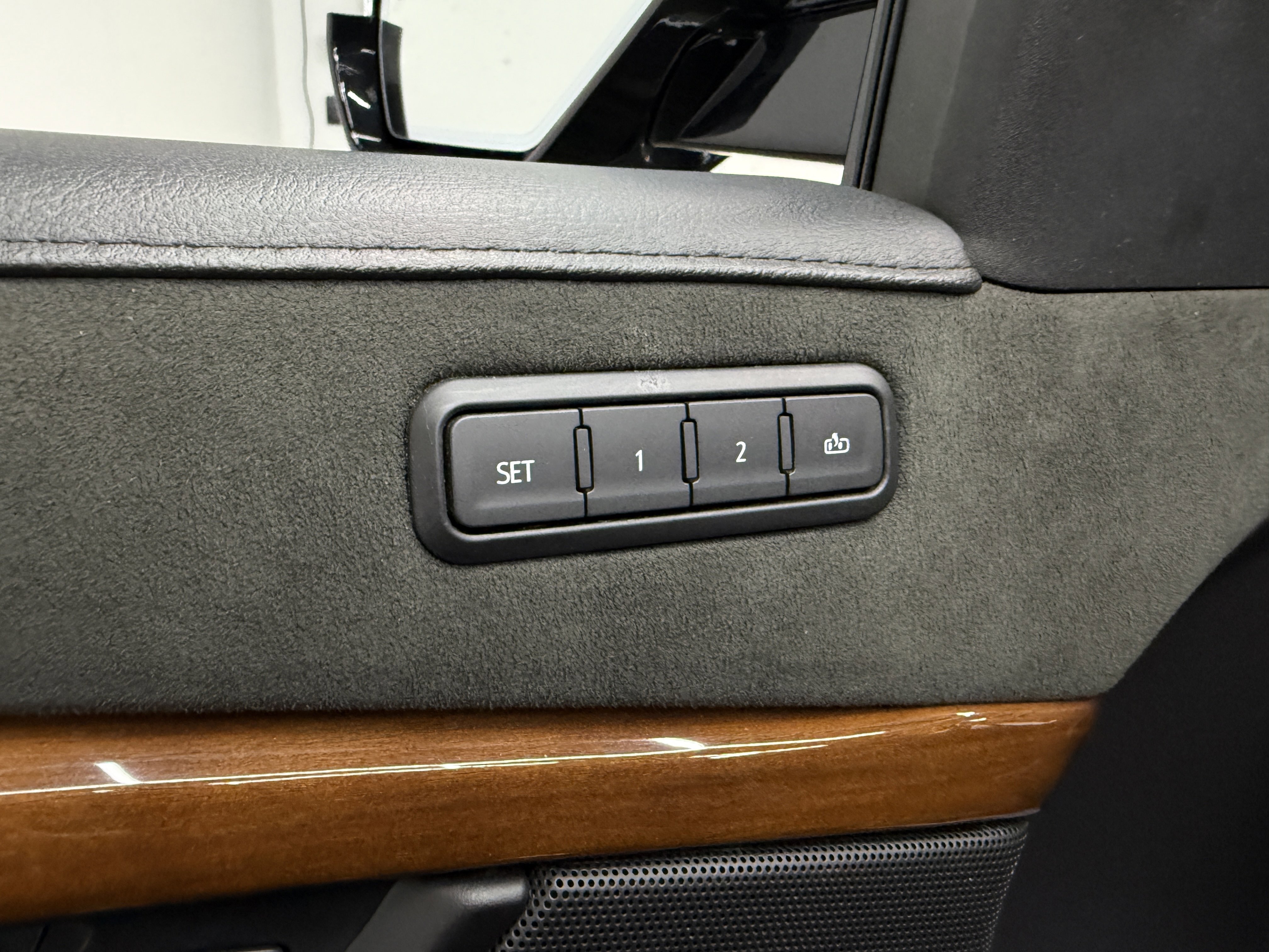 Used 2019 Cadillac Escalade Luxury image 11