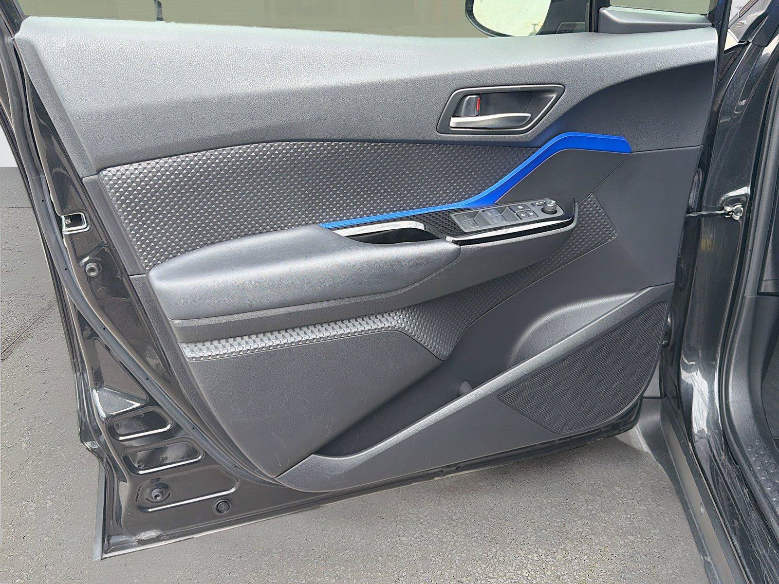 Used 2021 Toyota C-HR XLE FWD image 21