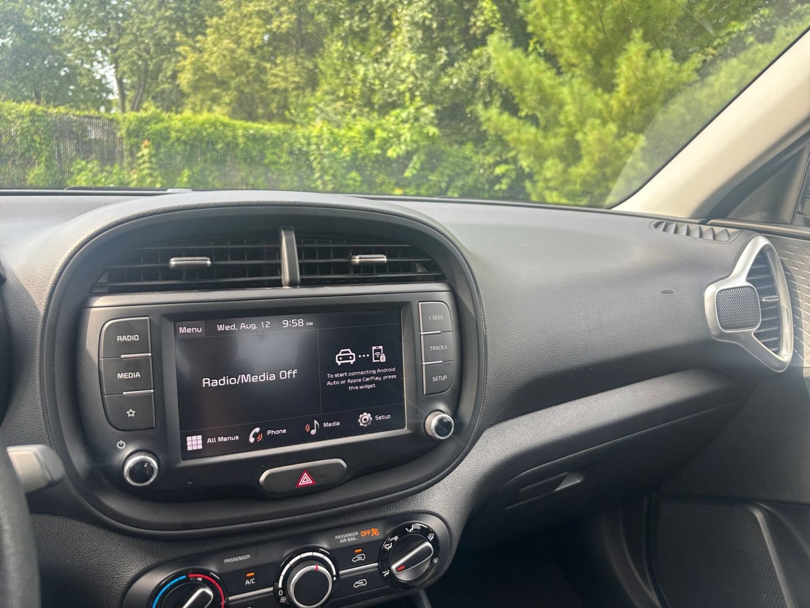 Used 2025 Kia Soul LX w/ LX Technology Package FWD image 32