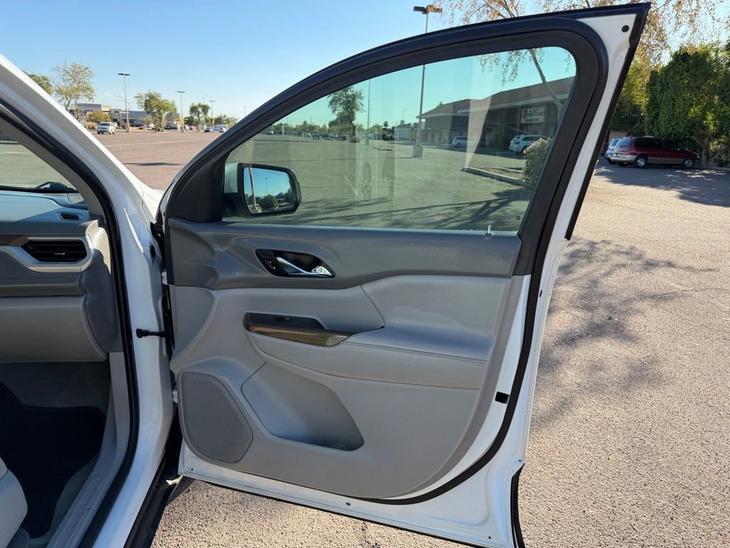 Used 2018 GMC Acadia SLE image 18