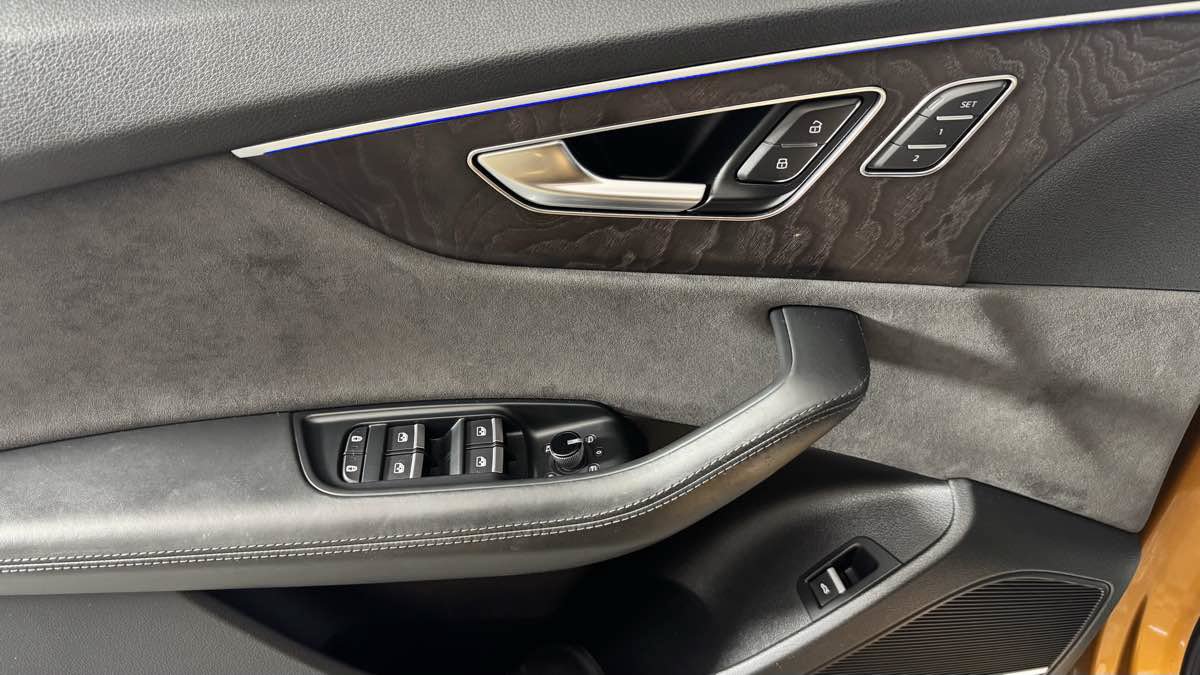 Used 2019 Audi Q8 Prestige w/ Luxury Package AWD/4WD image 12