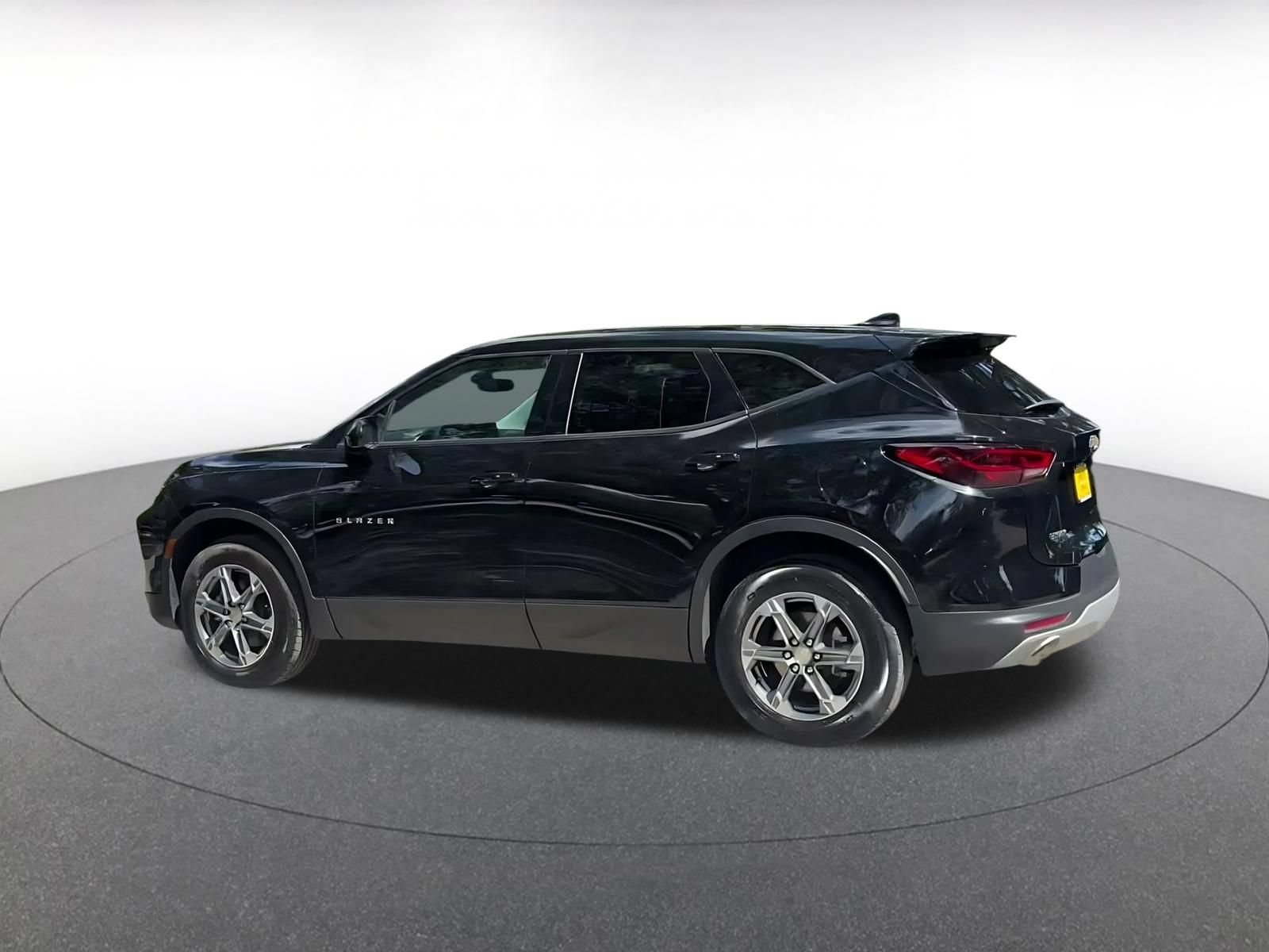 Used 2025 Chevrolet Blazer LT FWD image 10