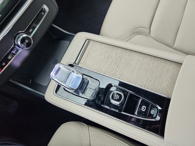 New 2026 Volvo XC90 B6 Plus w/ Protection Package Premier image 30