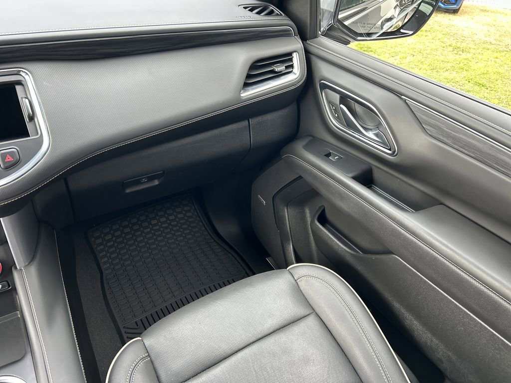 Certified 2024 GMC Yukon XL SLT w/ SLT Luxury Package image 17