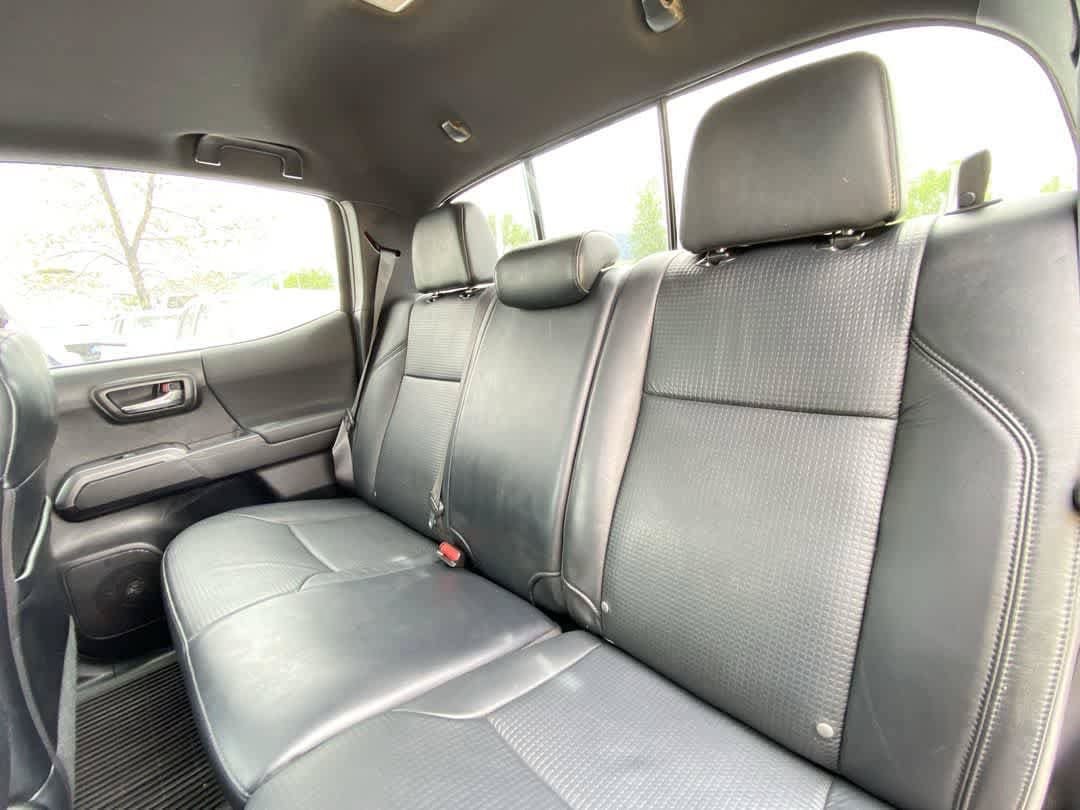 Used 2018 Toyota Tacoma TRD Off-Road AWD/4WD image 25