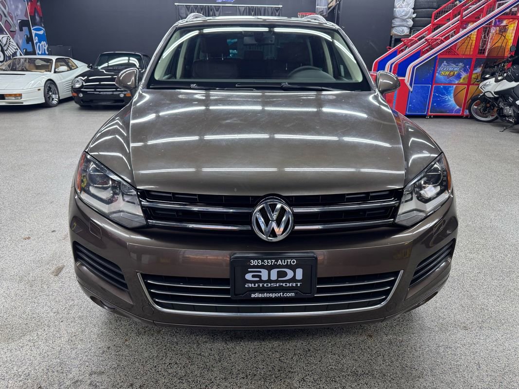 Used 2014 Volkswagen Touareg Sport image 8