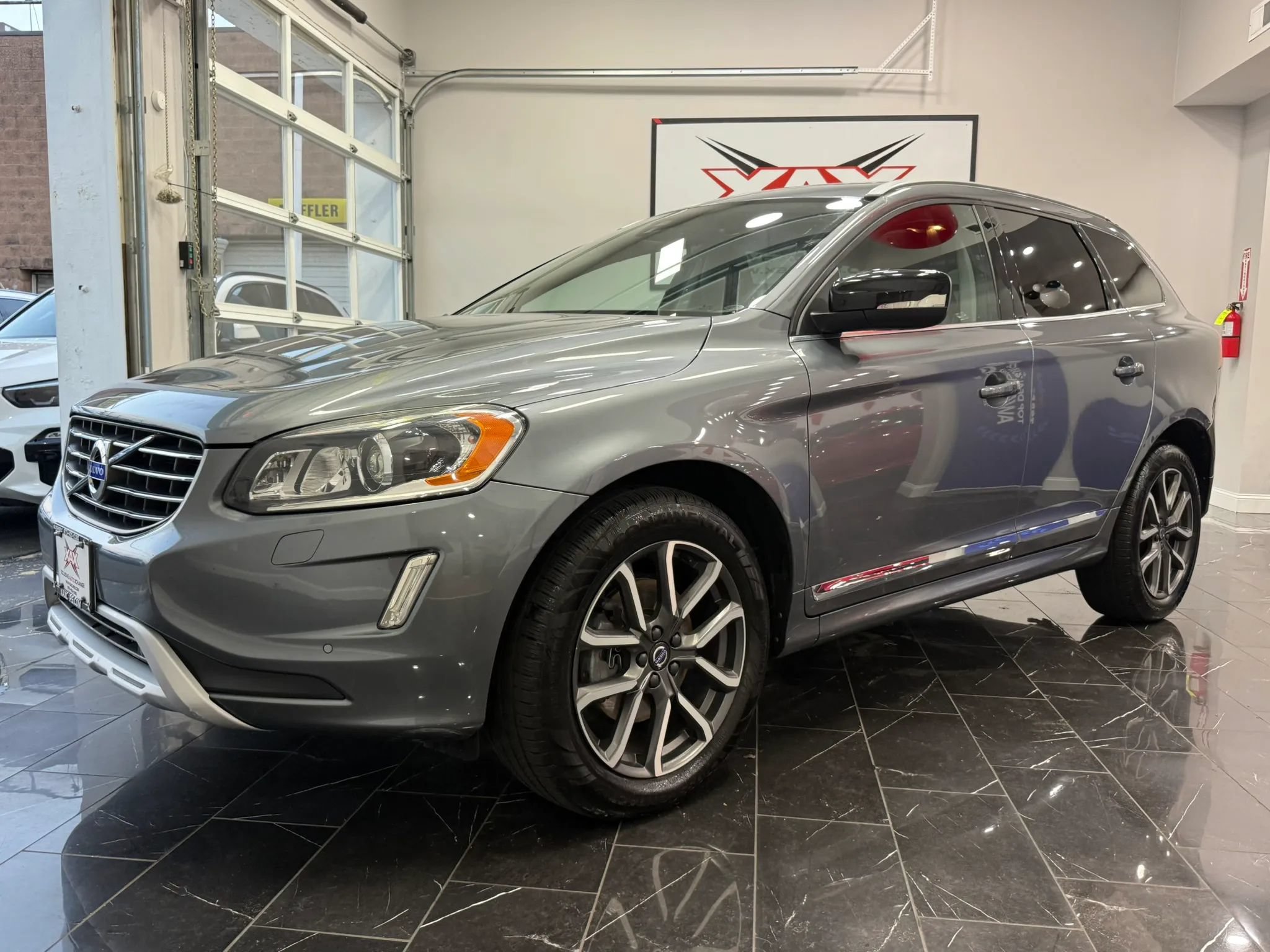 Used 2017 Volvo XC60 T6 Dynamic w/ Preferred Option Package AWD/4WD image 3