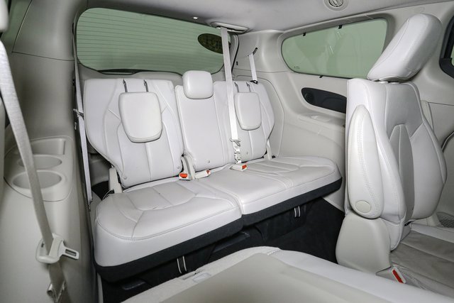 Used 2021 Chrysler Pacifica Touring-L image 20
