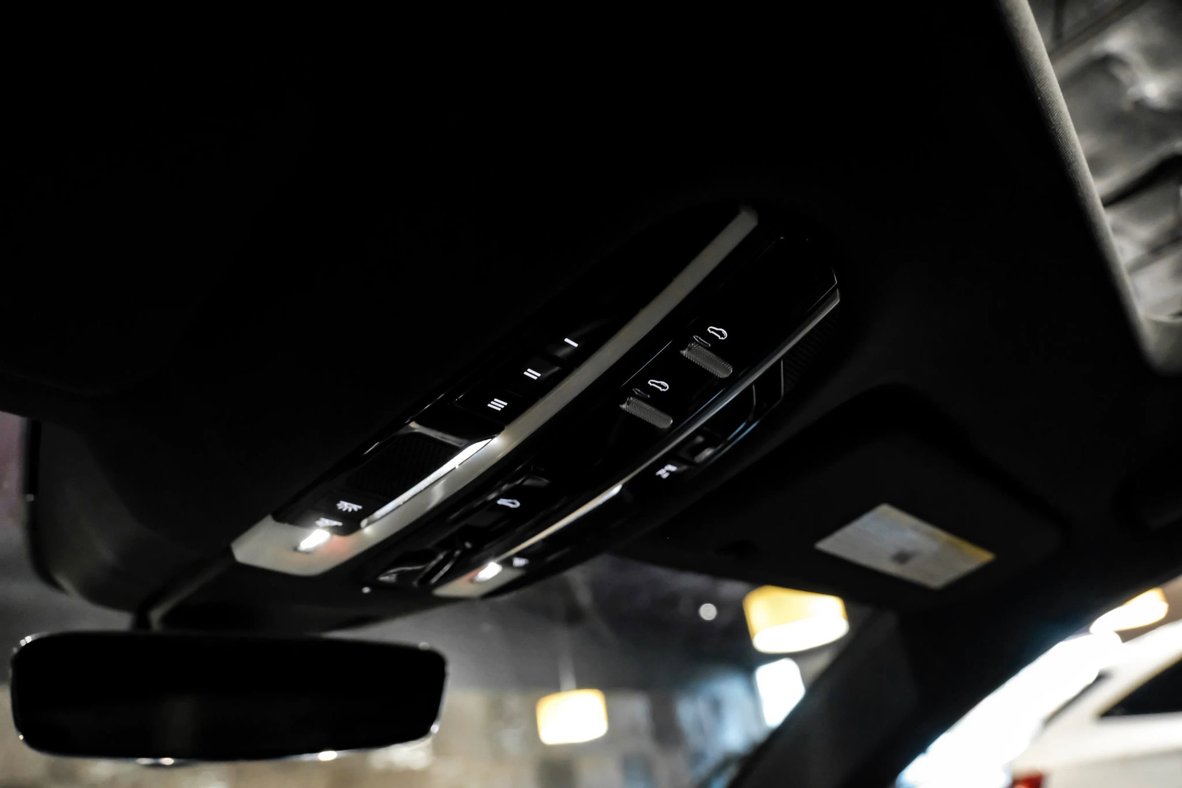 Used 2018 Porsche Panamera 4 AWD/4WD image 33
