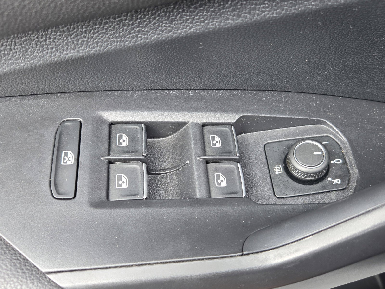 Used 2024 Volkswagen Jetta SE w/ Panoramic Sunroof Package FWD image 25