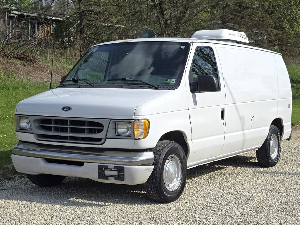 Used 2002 Ford E-150 and Econoline 150 RWD image 2