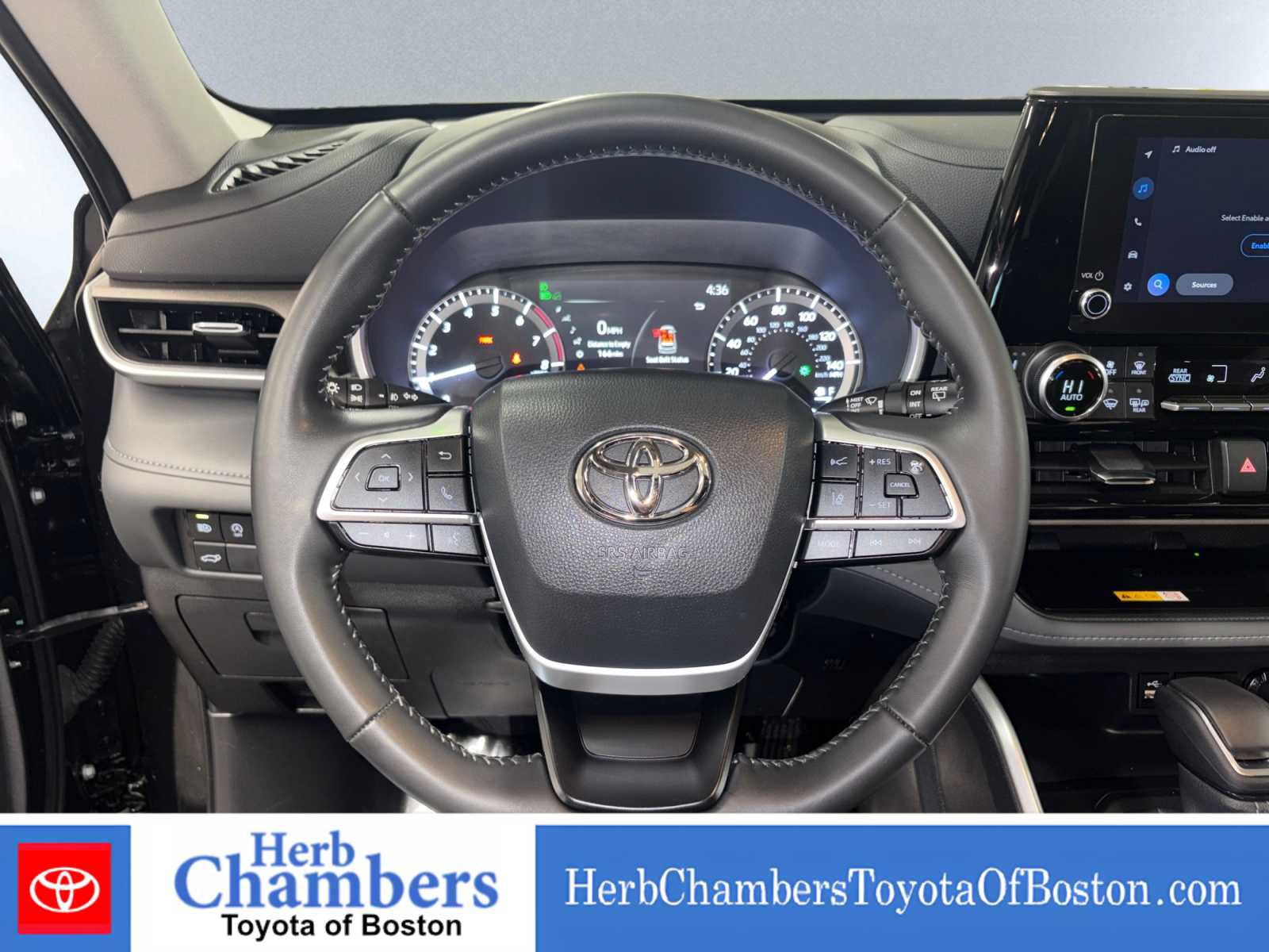 Used 2023 Toyota Highlander XLE AWD/4WD image 13