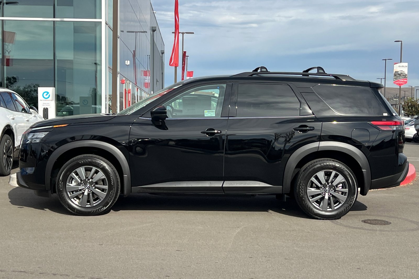 New 2025 Nissan Pathfinder SV image 7