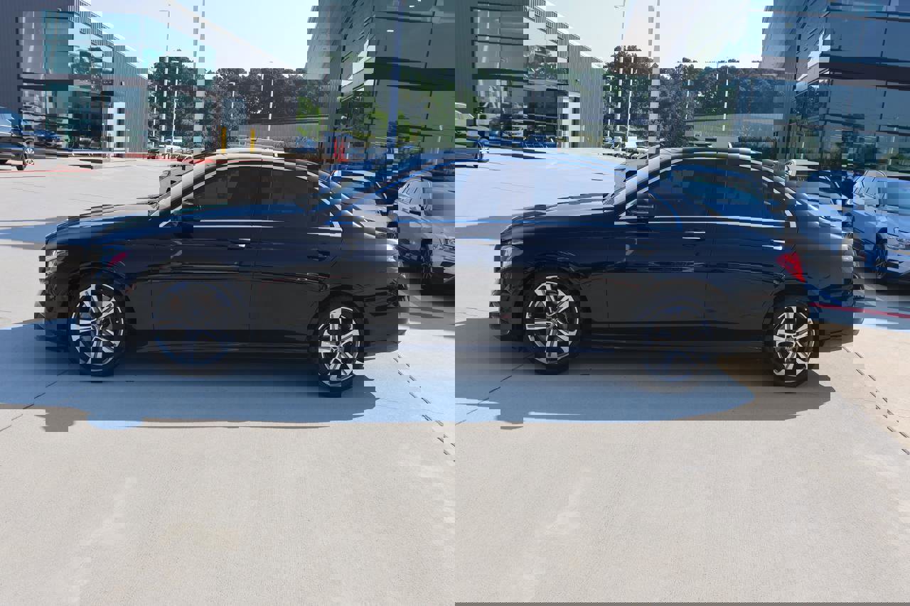 Used 2018 Mercedes-Benz E 300 image 2