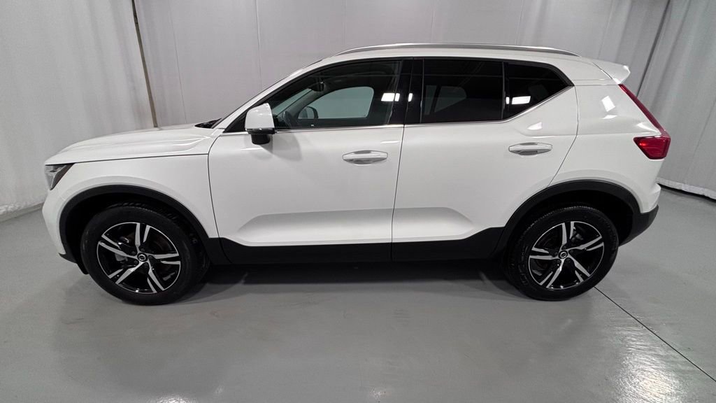 Certified 2023 Volvo XC40 B5 Plus w/ Climate Package AWD/4WD image 9