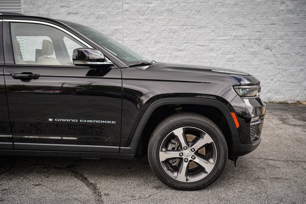 Used 2023 Jeep Grand Cherokee 4WD 4xe w/ Luxury Tech Group II image 17