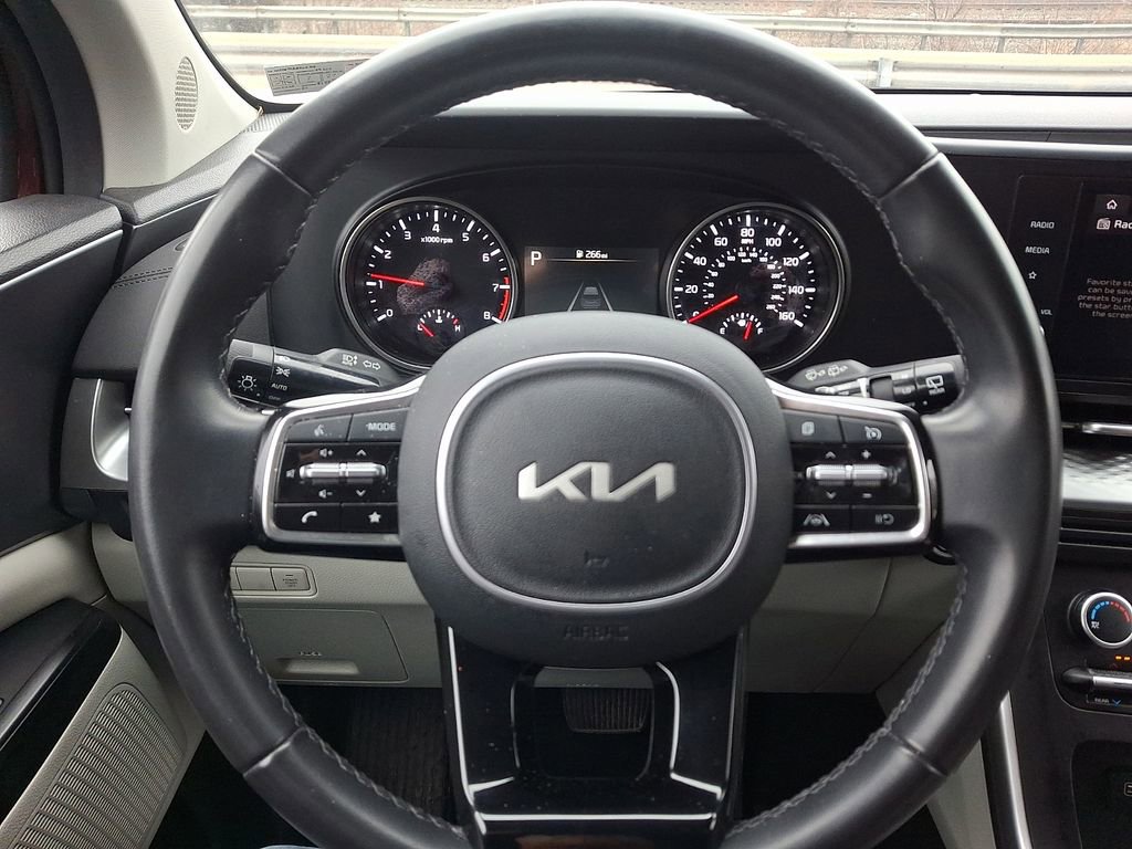 Used 2024 Kia Carnival LX image 20
