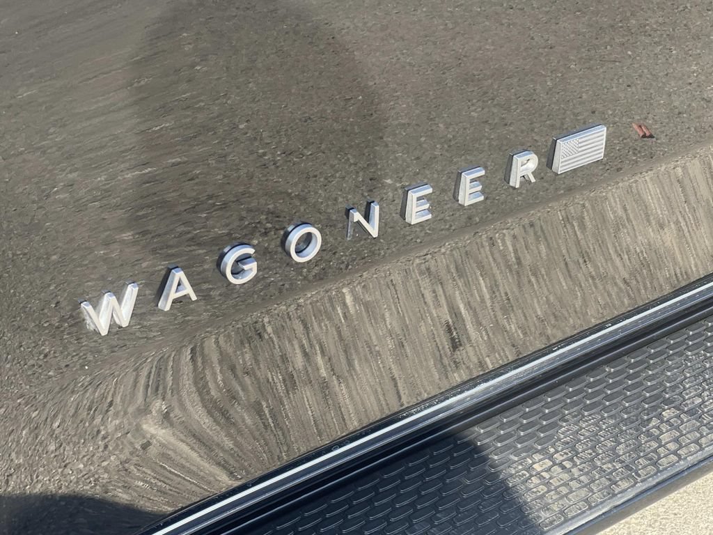 Used 2024 Jeep Wagoneer L Series II RWD image 6