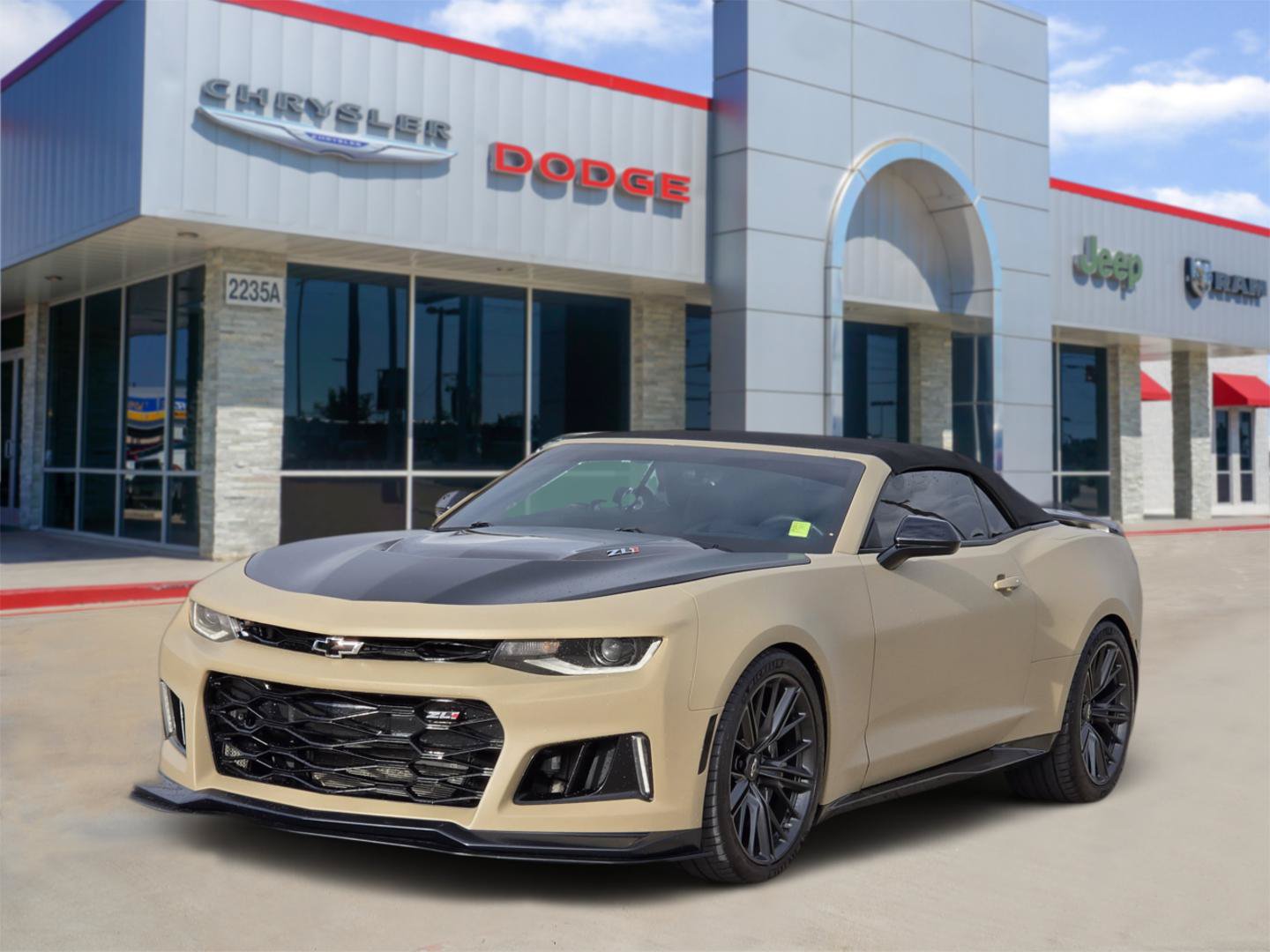 Used 2020 Chevrolet Camaro ZL1 RWD image 2