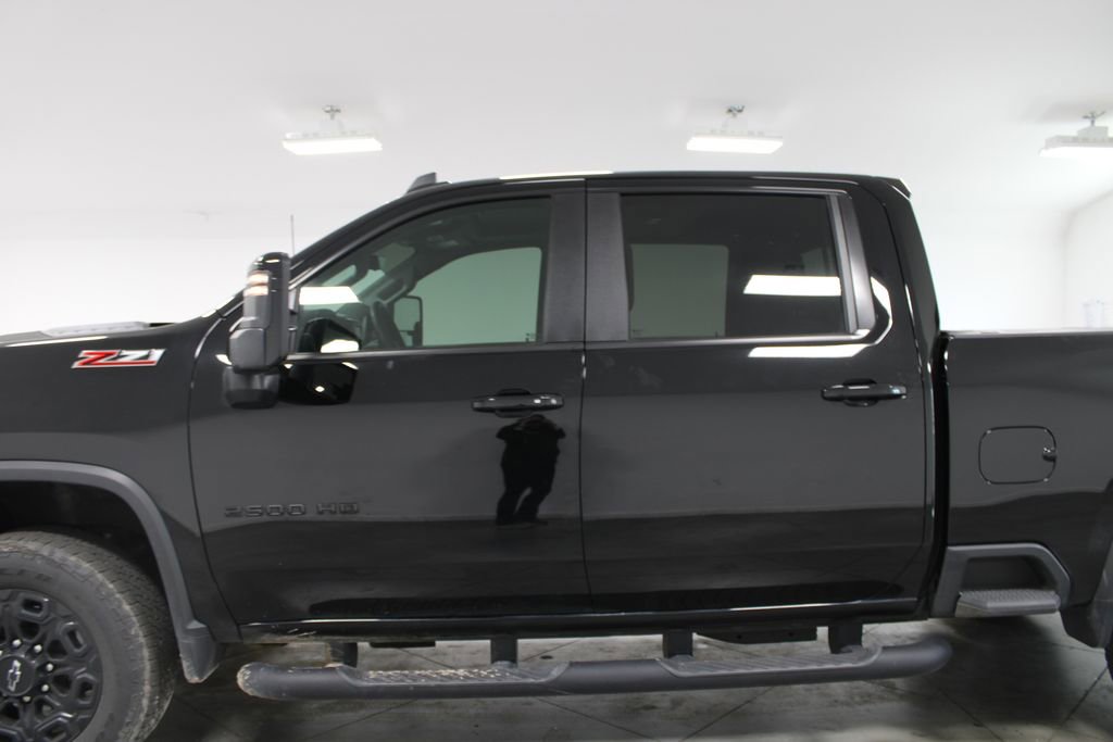 Used 2023 Chevrolet Silverado 2500 LT w/ Midnight Edition image 6