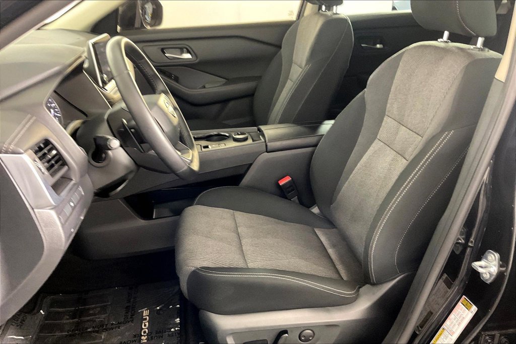 Used 2026 Nissan Rogue SV AWD/4WD image 32