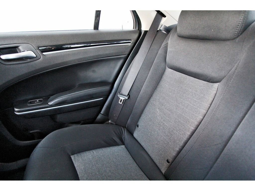 Used 2023 Chrysler 300 Touring w/ Sport Appearance Package image 10
