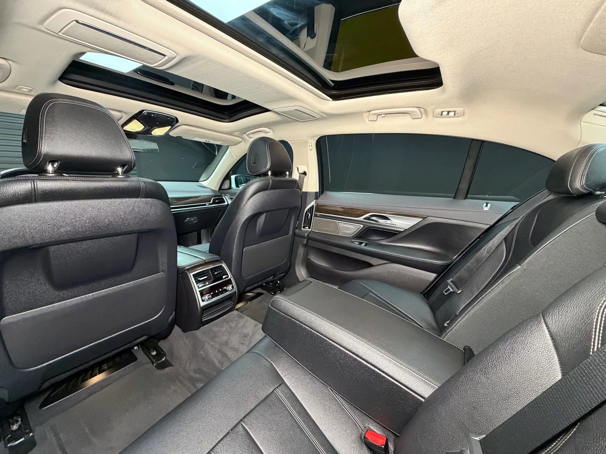 Used 2016 BMW 740i RWD image 21