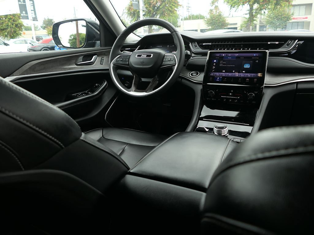 Used 2023 Jeep Grand Cherokee 4WD 4xe image 23